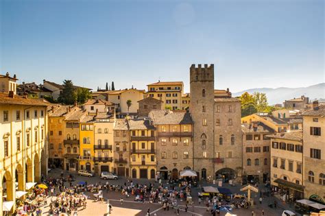 See the best of Arezzo 